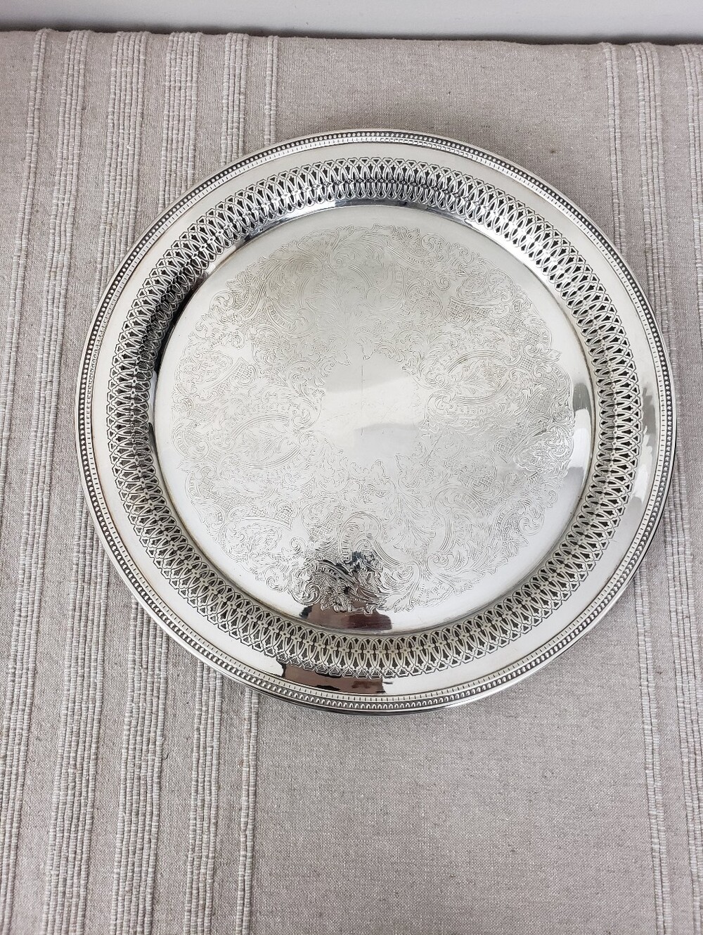 Vintage Oneida Round Silverplated Gallery Serving Tray